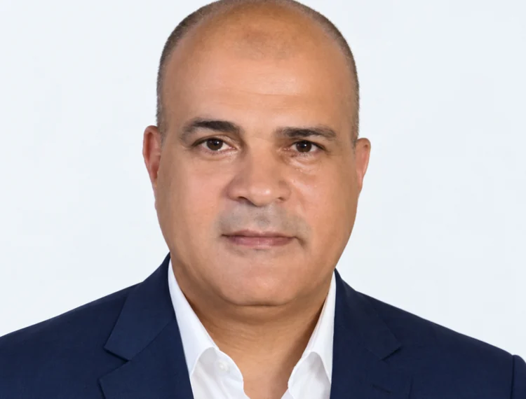 الأستاذ عز الدين مسعود